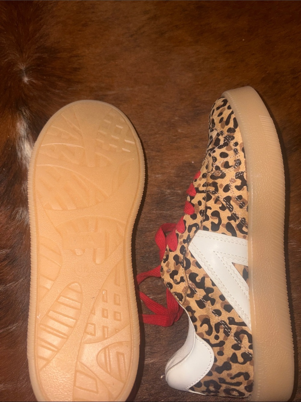 Mia womenâs sneakers NWT 8.5 - Picture 3 of 3